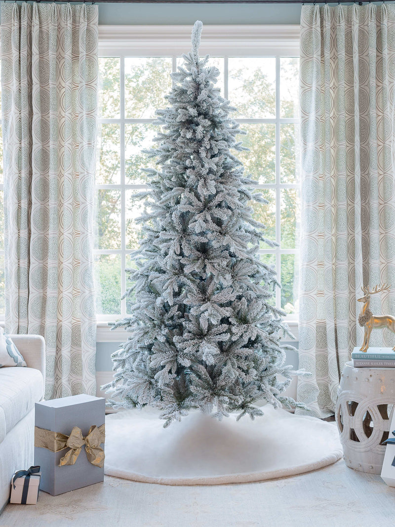 Árvore de Natal Artificial Slim Queen Flock® com 650 Luzes LED Branco Quente