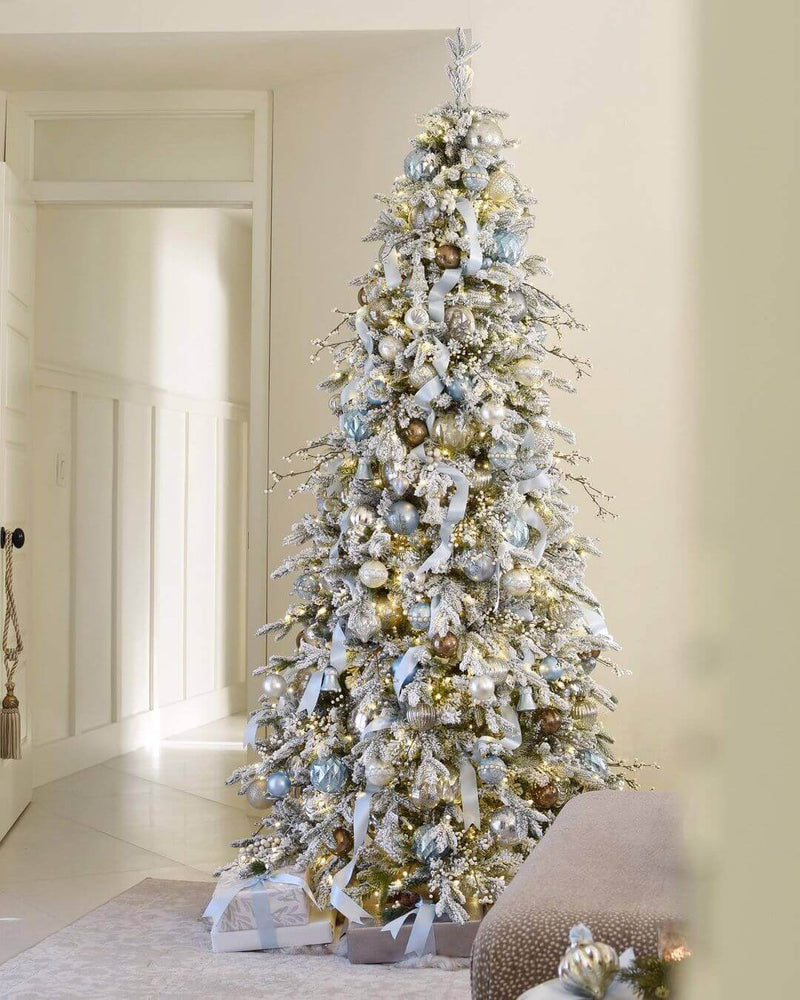 Árvore de Natal Artificial Slim Queen Flock® com 650 Luzes LED Branco Quente