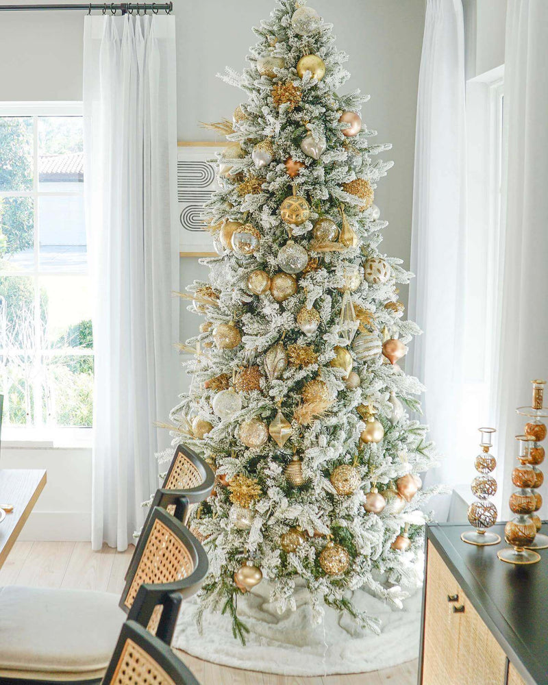 Árvore de Natal Artificial Slim Queen Flock® com 650 Luzes LED Branco Quente